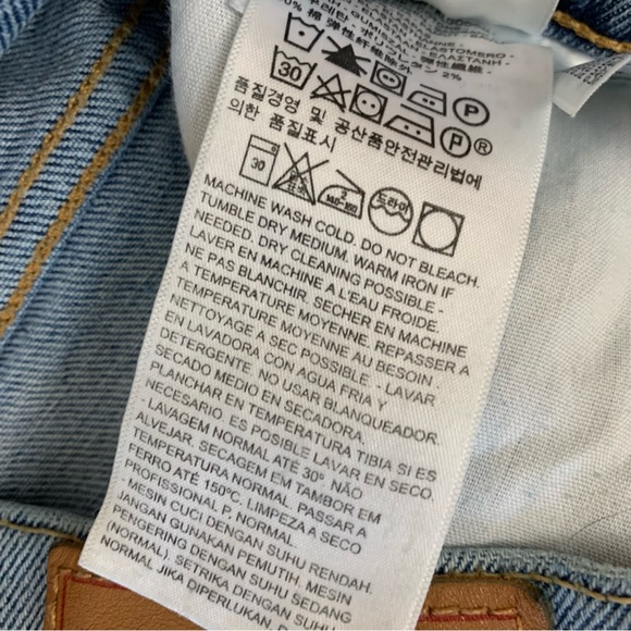 Levi’s Women’s Relaxed Fit Kiss Off Jeans - Picture 6 of 8